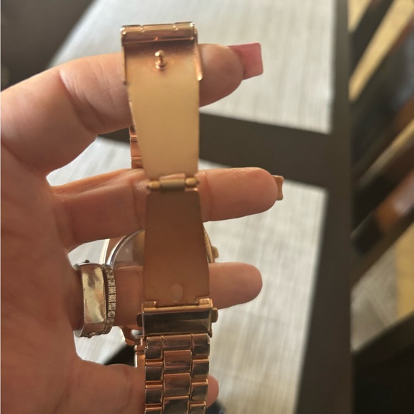 Woman’s beautiful rose gold BEBE watch only wore a few times - Picture 7 of 7
